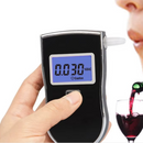 Digitális alkoholszonda megvilágított LCD kijelzővel, automata szenzor ellenőrzés, 3 mérési egység és 5 fúvóka mellékelve